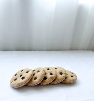 Five felt chocolate chip cookies row kids toys pretend baking play